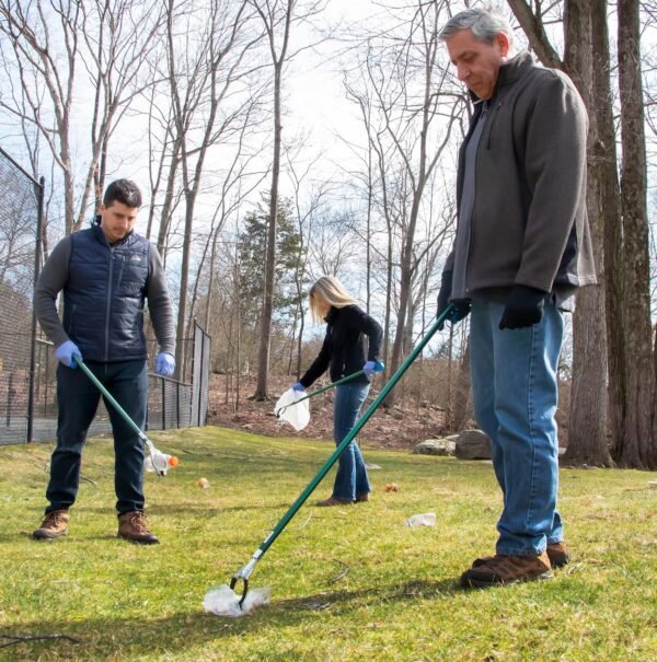 Unger Professional 36” Nifty Nabber, Reacher Grabber Tool, Trash Picker Upper, Built-In Magnet and Ergonomic Grip, Outdoor Claw Pickup for Yard Clean Up, Reaching Assist for Seniors 11 A1TEBqh3idL. AC SL1500