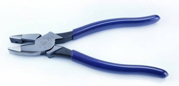 Klein Tools 80020 Plier Set, Made in USA, Lineman's Pliers, Diagonal Cutters, and Needle Nose Pliers, Induction Hardened Knives, 3-Piece 9 410UlW6i95L. AC SL1000