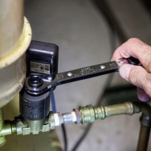 Klein Tools 68310 Ratcheting Refrigeration Wrench, Made in USA, Reversible Wrench with 3/16 and 5/16-Inch Square and 1/4 and 3/8-Inch Square Sizes 6 Klein Tools 68310 Ratcheting Refrigeration Wrench, Made in USA, Reversible Wrench with 3/16 and 5/16-Inch Square and 1/4 and 3/8-Inch Square Sizes - Image 3